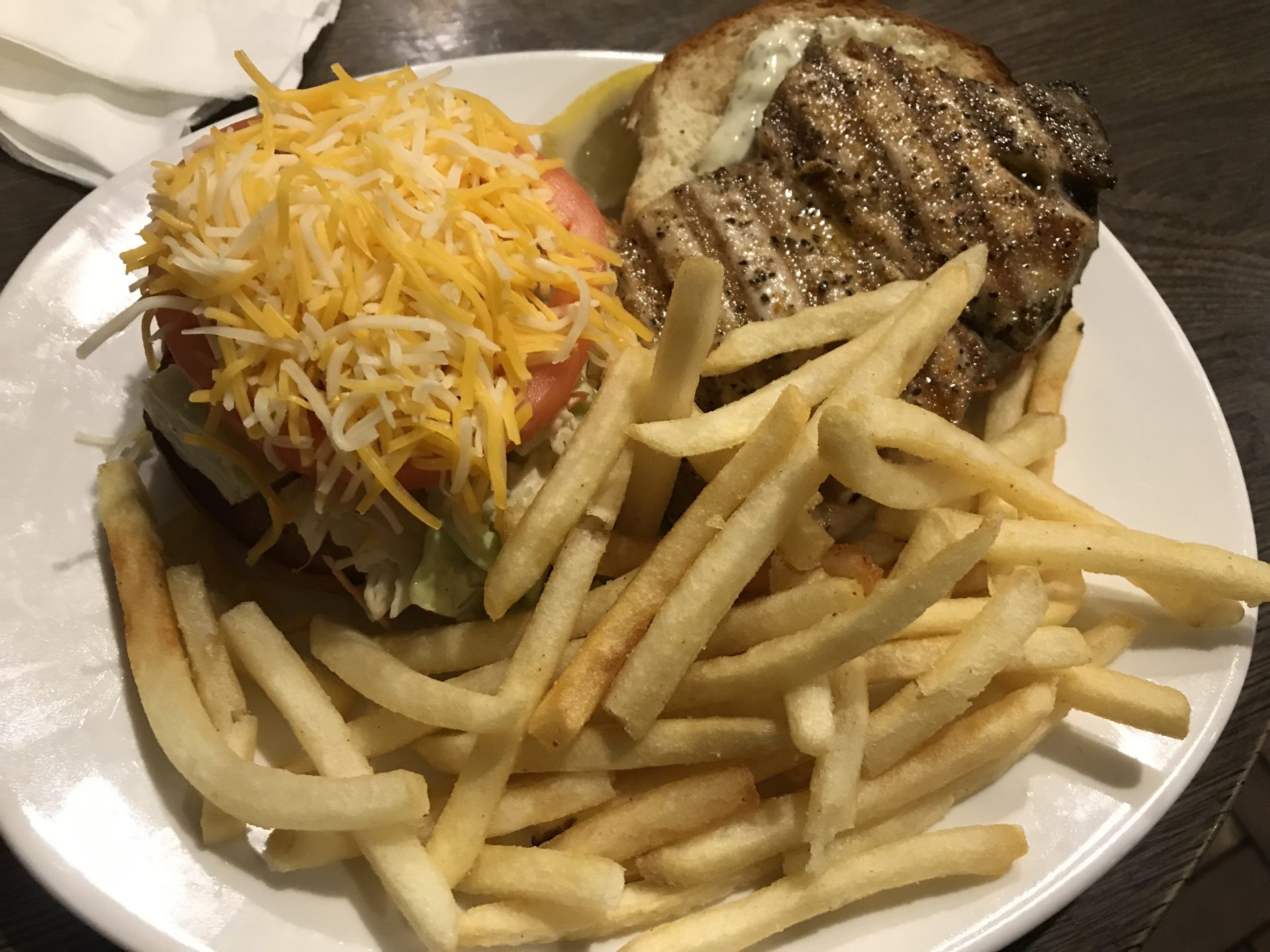 Onde comer em Waikiki (Hawaii) Paia Fish Market Juny Pelo Mundo